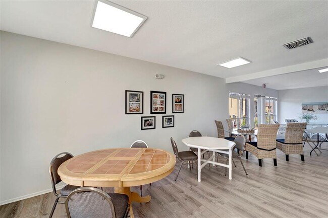 Building Photo - 6699 San Casa Dr
