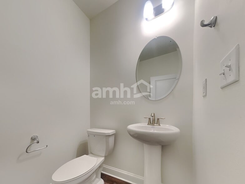 Building Photo - 475 Summit View Ct