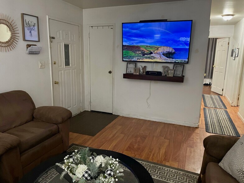 Building Photo - 1101 Lanore Dr