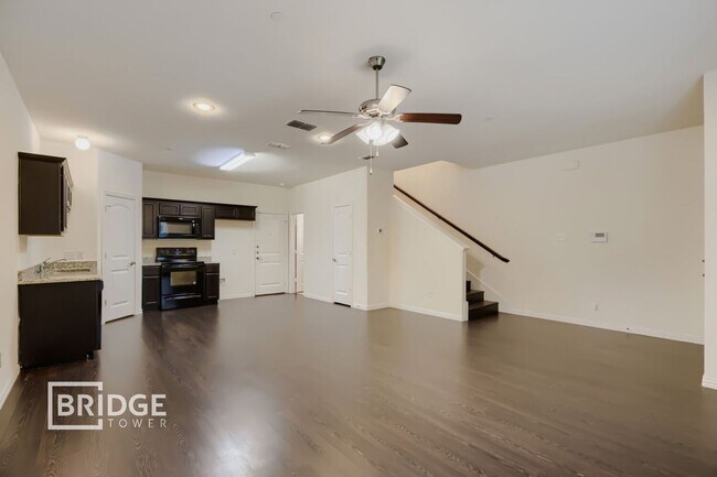Building Photo - 1317 Lakecrest Ln