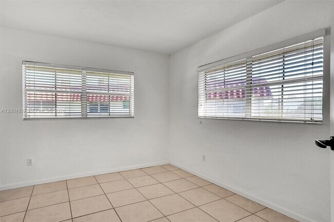 Building Photo - 8650 SW 67th Ave