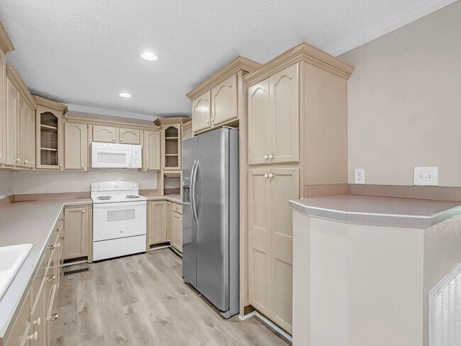 Building Photo - 101 Meadow Ln