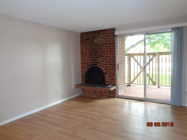 Building Photo - Wonderful 1 BR/1 BA Ground Floor Condo in ...