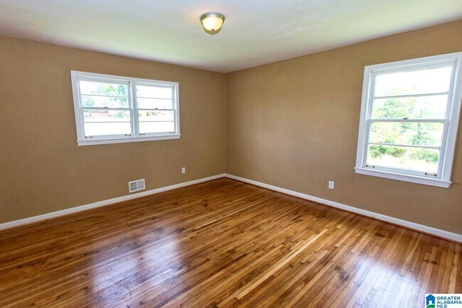 Building Photo - 901 28th Ave NE