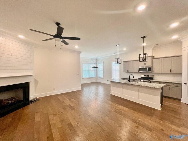 Building Photo - 330 Silo Ln