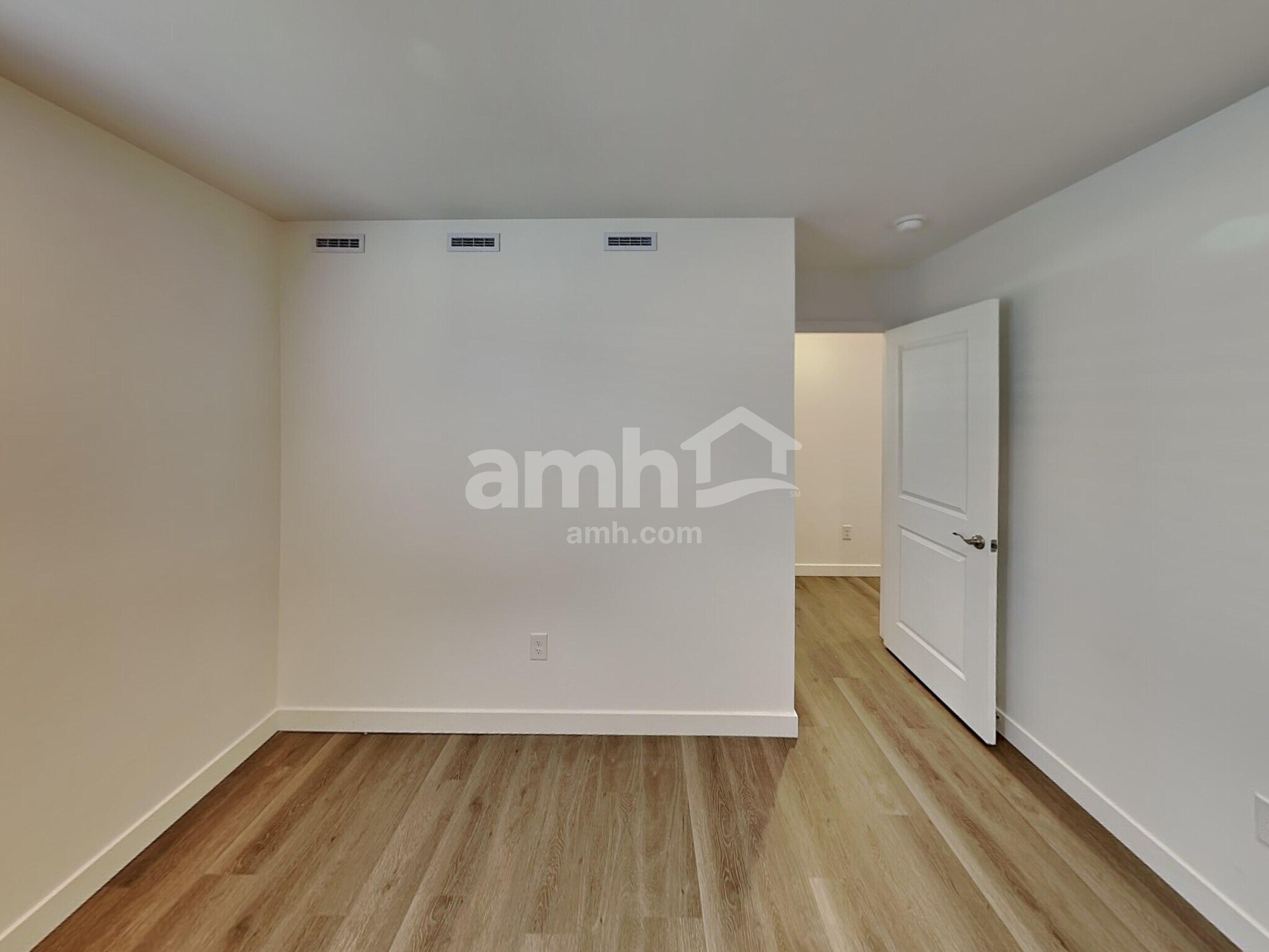 Building Photo - 9630 N Avenida Torcal