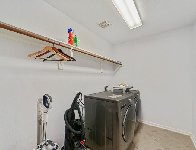 Building Photo - 8214 Garrison Point Dr