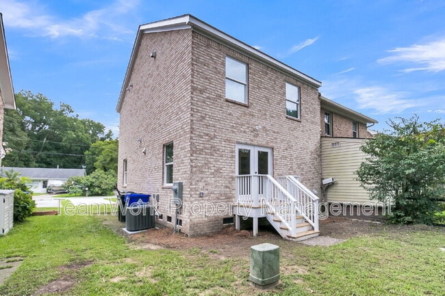 Building Photo - 1752 Skinner Ave