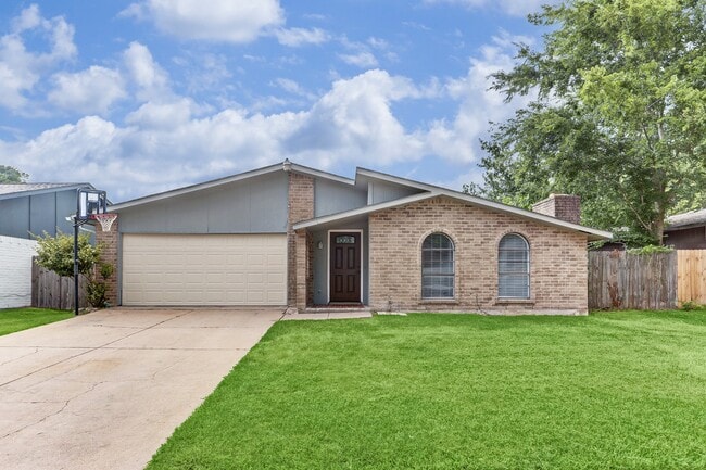 Primary Photo - 15530 Camino Del Sol Dr