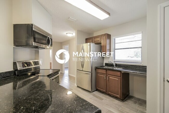 Building Photo - 3 Bedroom Pet-Friendly Home in Apopka, FL with Main Street Renewal
