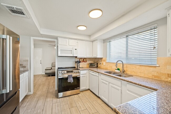 Building Photo - 9907 Towne Tower Ln