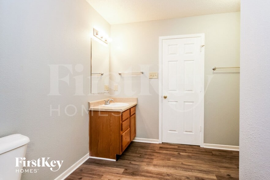 Building Photo - 840 Olmsted Dr