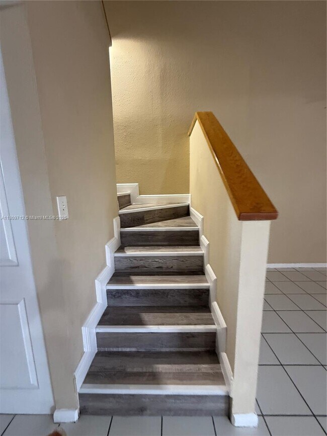 Building Photo - 3208 San Remo Cir