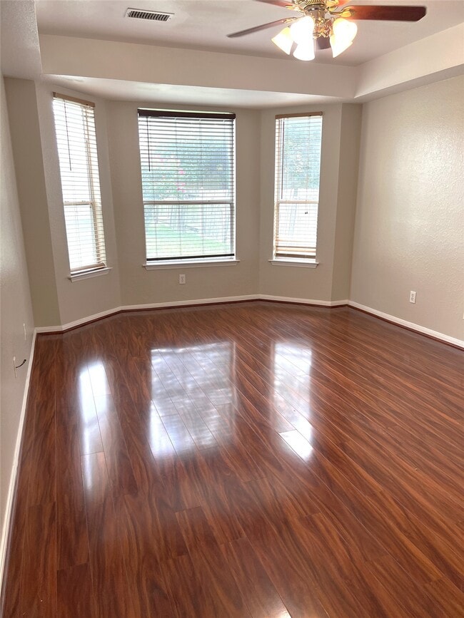 Building Photo - 14210 Meadow Estates Ln