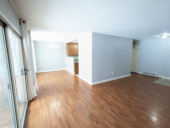 Building Photo - Two bedroom first floor condo in Jefferson...