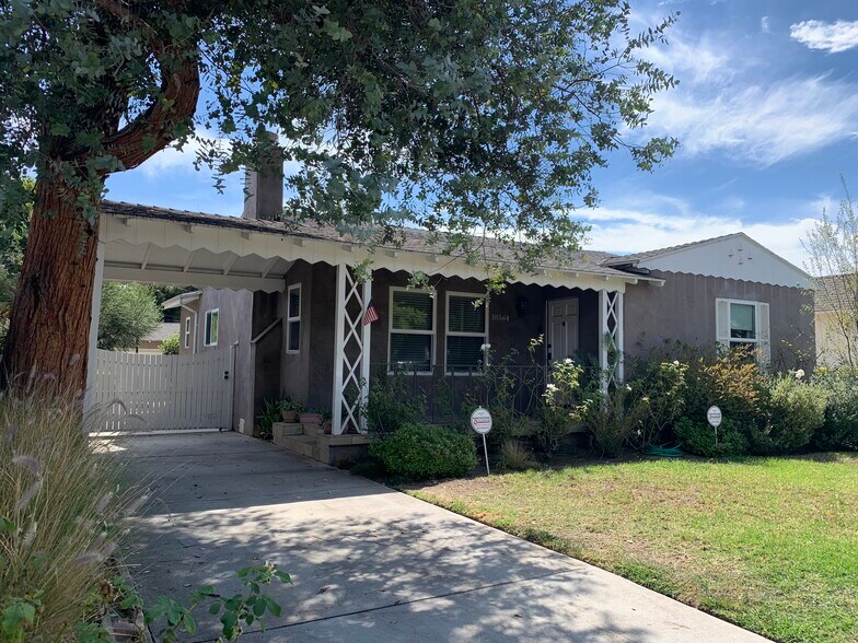Primary Photo - 10564 Ayres Ave