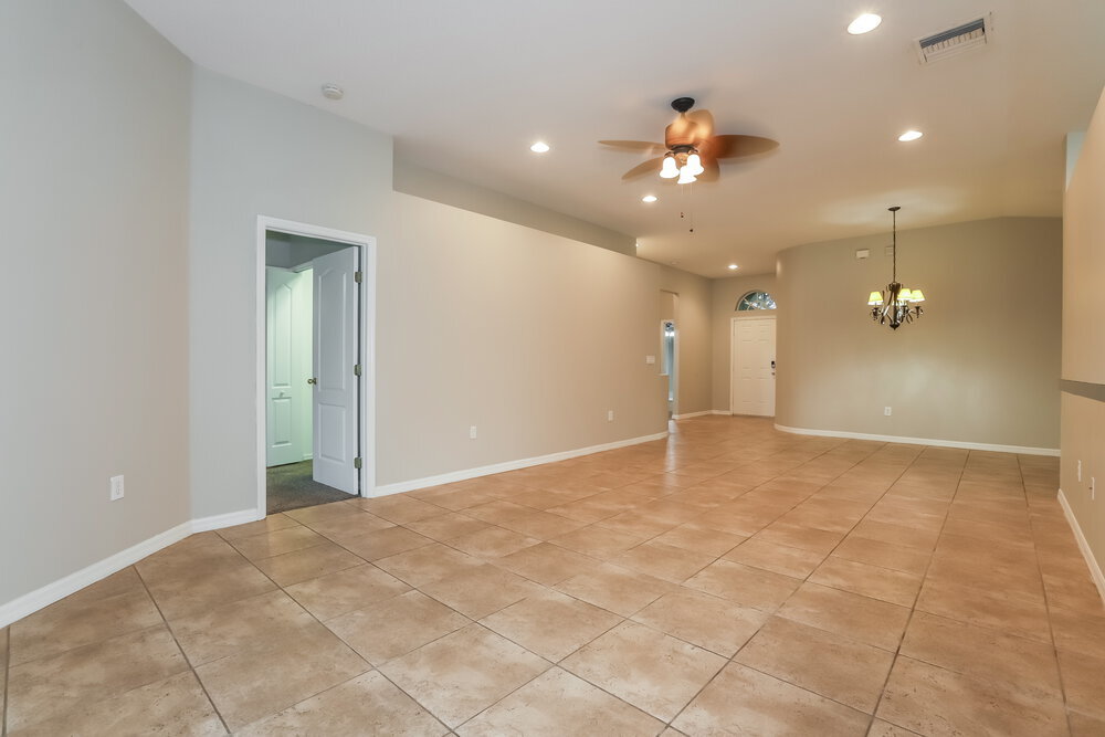 Building Photo - 721 Straw Lake Dr