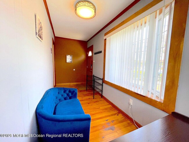 Building Photo - 137 Oakland St