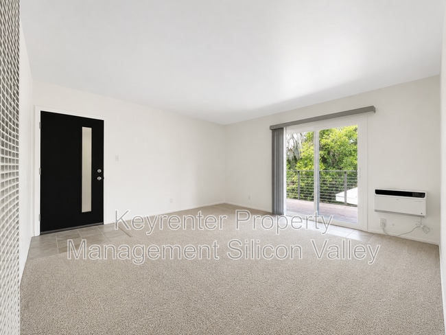 Building Photo - 923 Ravenscourt Ave