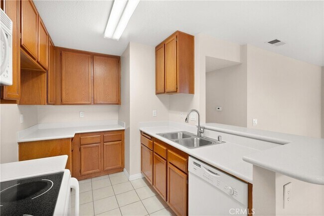 Building Photo - 18312 Parkview Ln