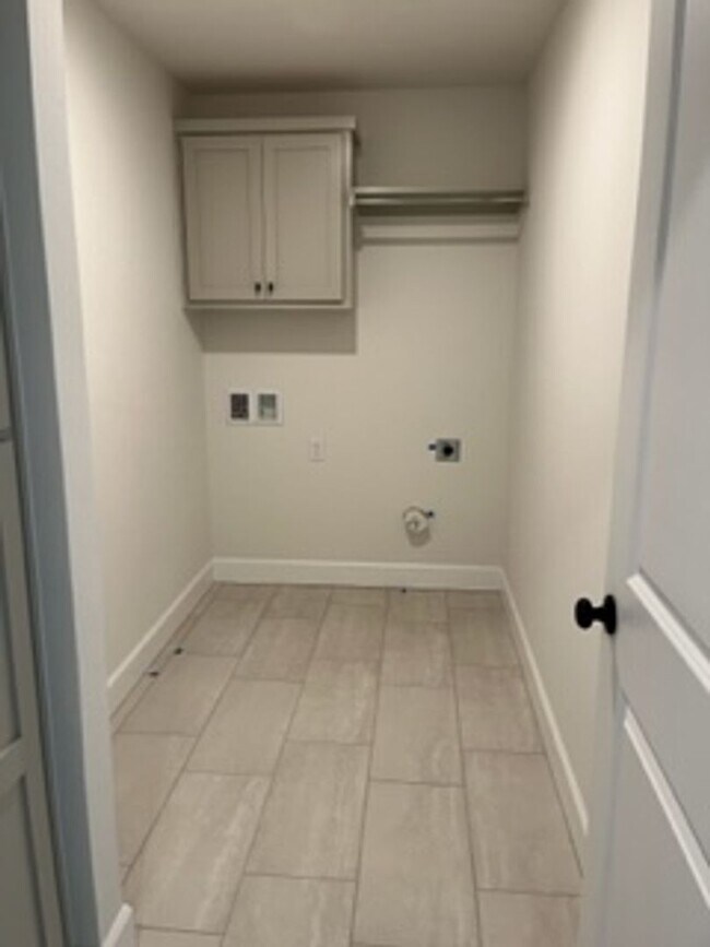 Building Photo - FIRST MONTH FREE - Beautiful New Home!