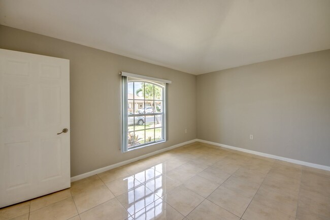 Building Photo - 2462 Nature Pointe Loop