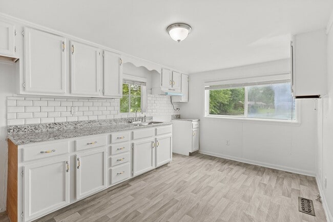 Building Photo - Charming 2 Bedroom, 2 Bathroom house