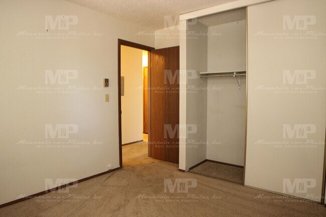 Building Photo - 925 Columbia Rd