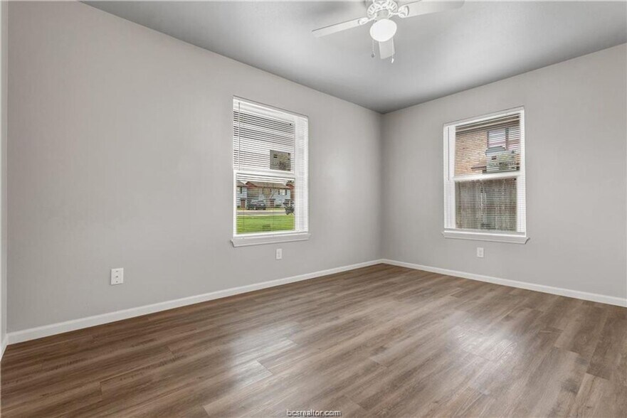 Building Photo - 2 Bed, 1 Bath Apartment in Bryan!
