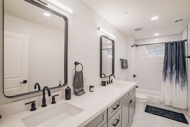 Building Photo - NO HOA Heated Pool-Gorgeous 3bed/2bath Home in Old Town Scottsdale