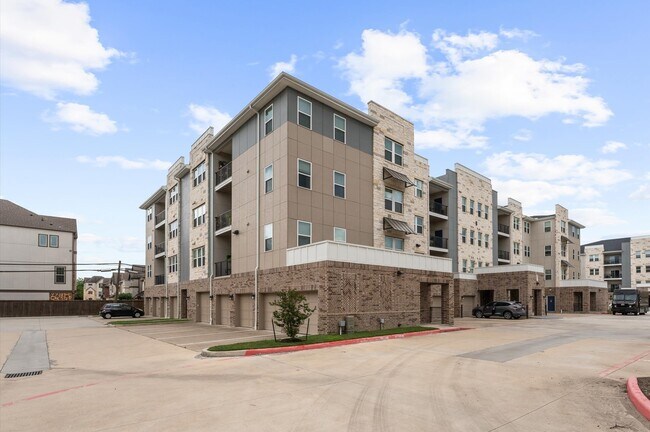 Building Photo - 6804 Westview Dr