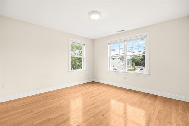 Building Photo - 46 Loring Ave
