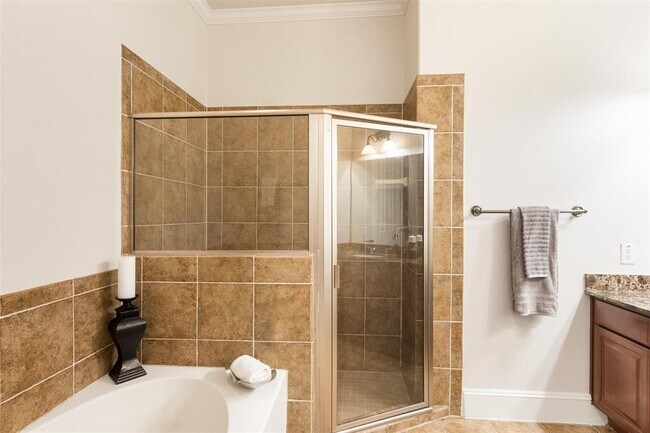 Building Photo - 7134 Mapleridge St