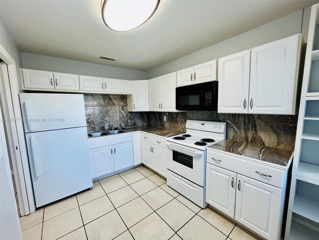 Building Photo - 1050 Atlantic Shores Blvd