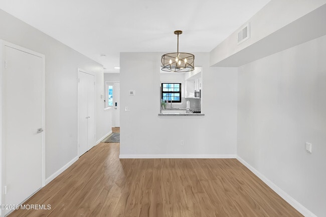 Building Photo - 51 Queens Way