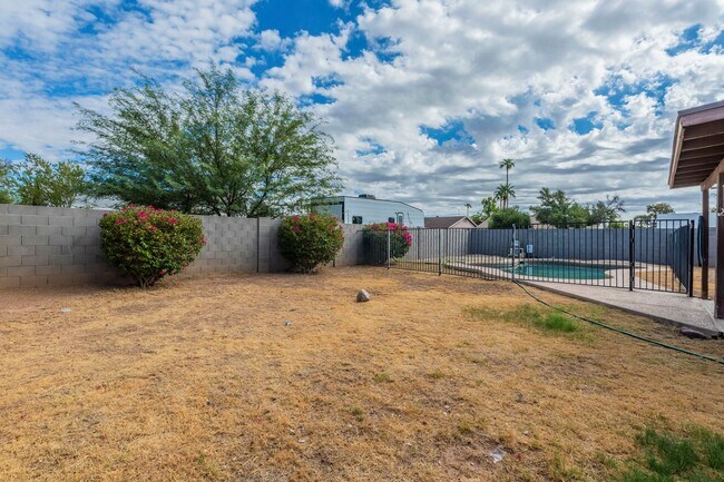 Building Photo - Wonderful East Valley Home! 4bedroom 1.5 B...