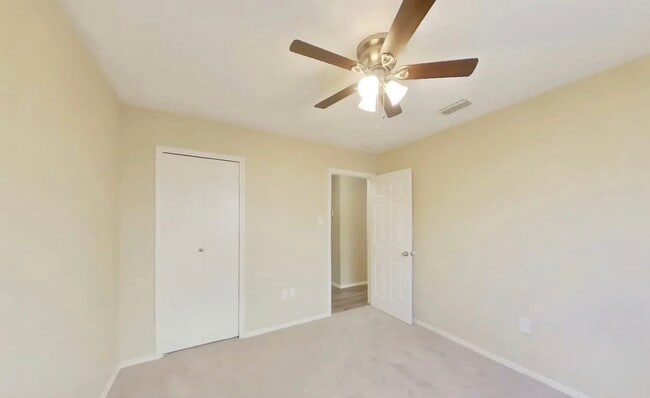 Building Photo - Spacious 3-Bedroom House with Cozy Living Spaces