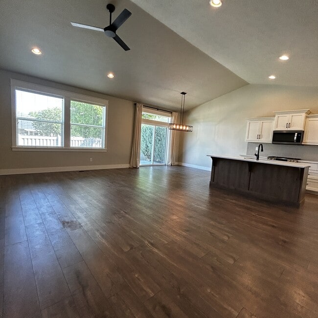 Building Photo - 3440 E Girdner Dr