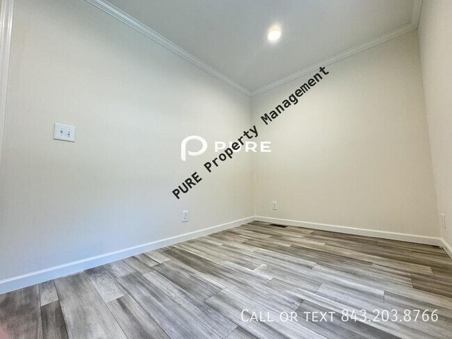 Building Photo - Mt Pleasant Homes GREAT LOCATION!!!!