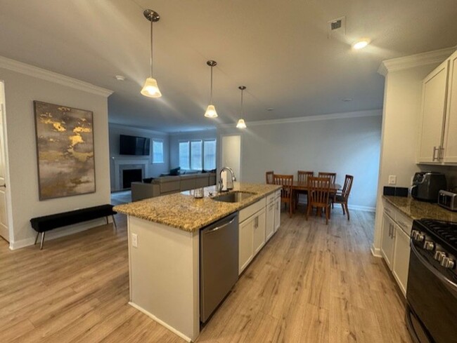 Building Photo - Immaculate Four Bedroom Home in Joliff Lan...