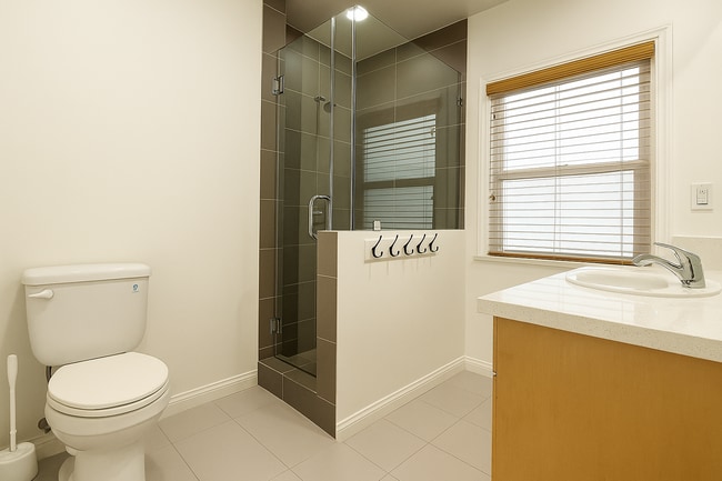 Building Photo - 442 Kelton Ave