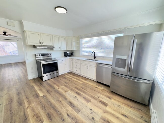 Building Photo - 1657 N 400 W