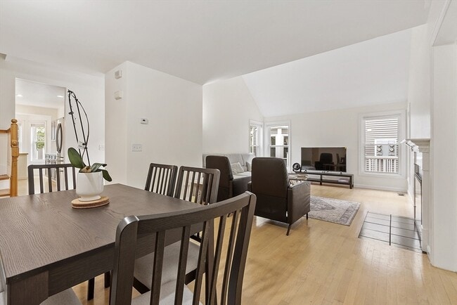 Building Photo - 5 Maple Ridge Dr