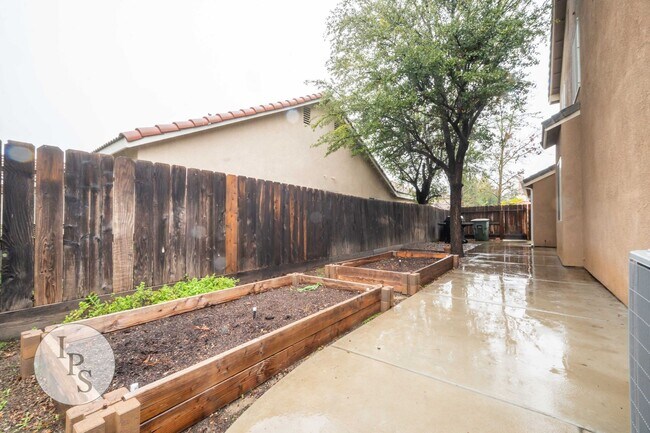 Building Photo - 1891 E Oak Haven Dr