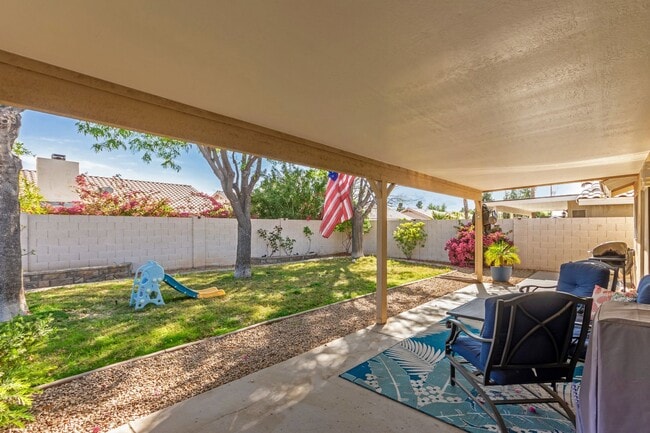 Building Photo - Custominzed home with lots of upgrades and...