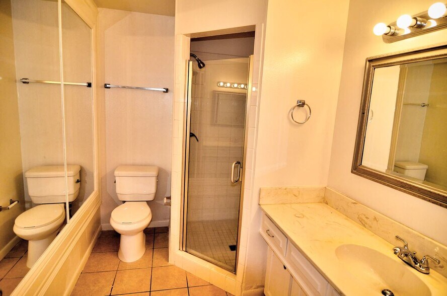 Building Photo - 2017 Shenandoah Dr