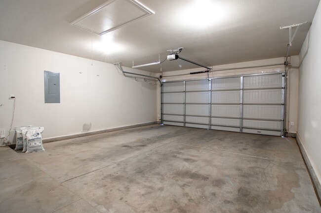 Building Photo - 1600 Rattler Ln