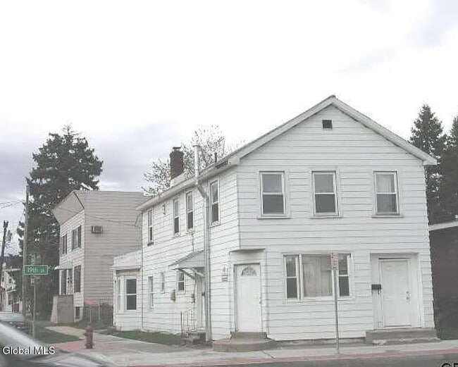 Building Photo - 323 19th St