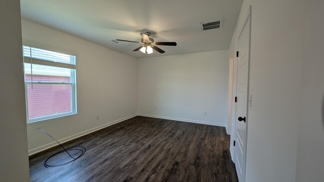 Building Photo - 720 Short Leaf Ln