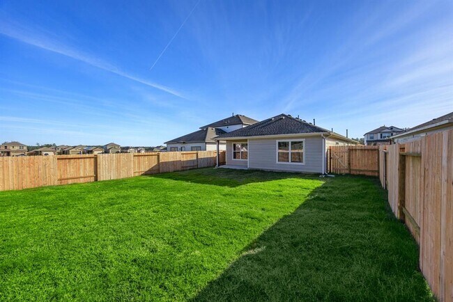 Building Photo - 5808 Begonia Ct